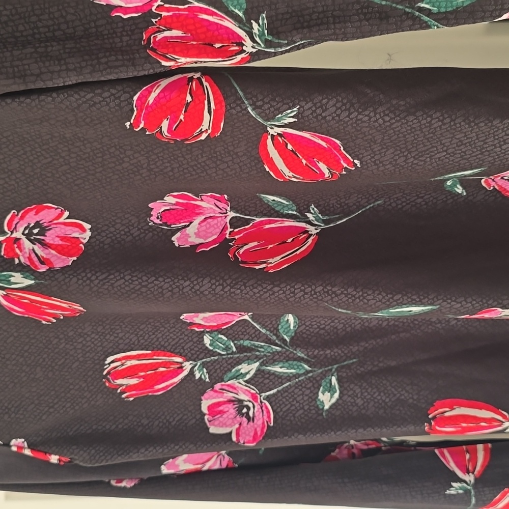 Chic Floral Long Sleeve Dress in Black and Red - Picture 4 of 4